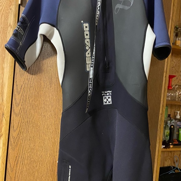 Men’s SeaDoo Large Wetsuit - Picture 2 of 3